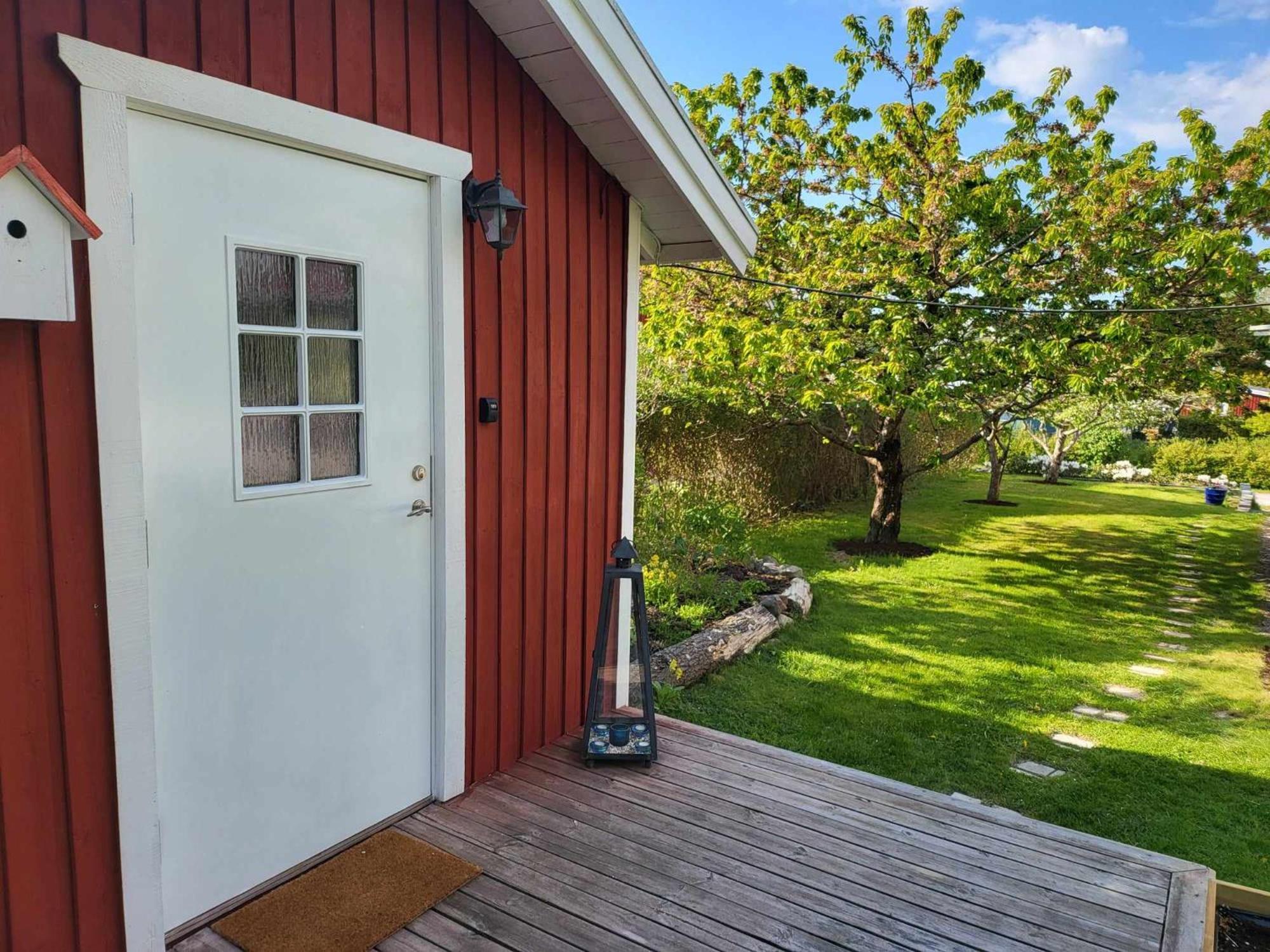 Minihus Med Stor Traedgardstomt Naera Golf Och Hav Villa Trosa Ngoại thất bức ảnh