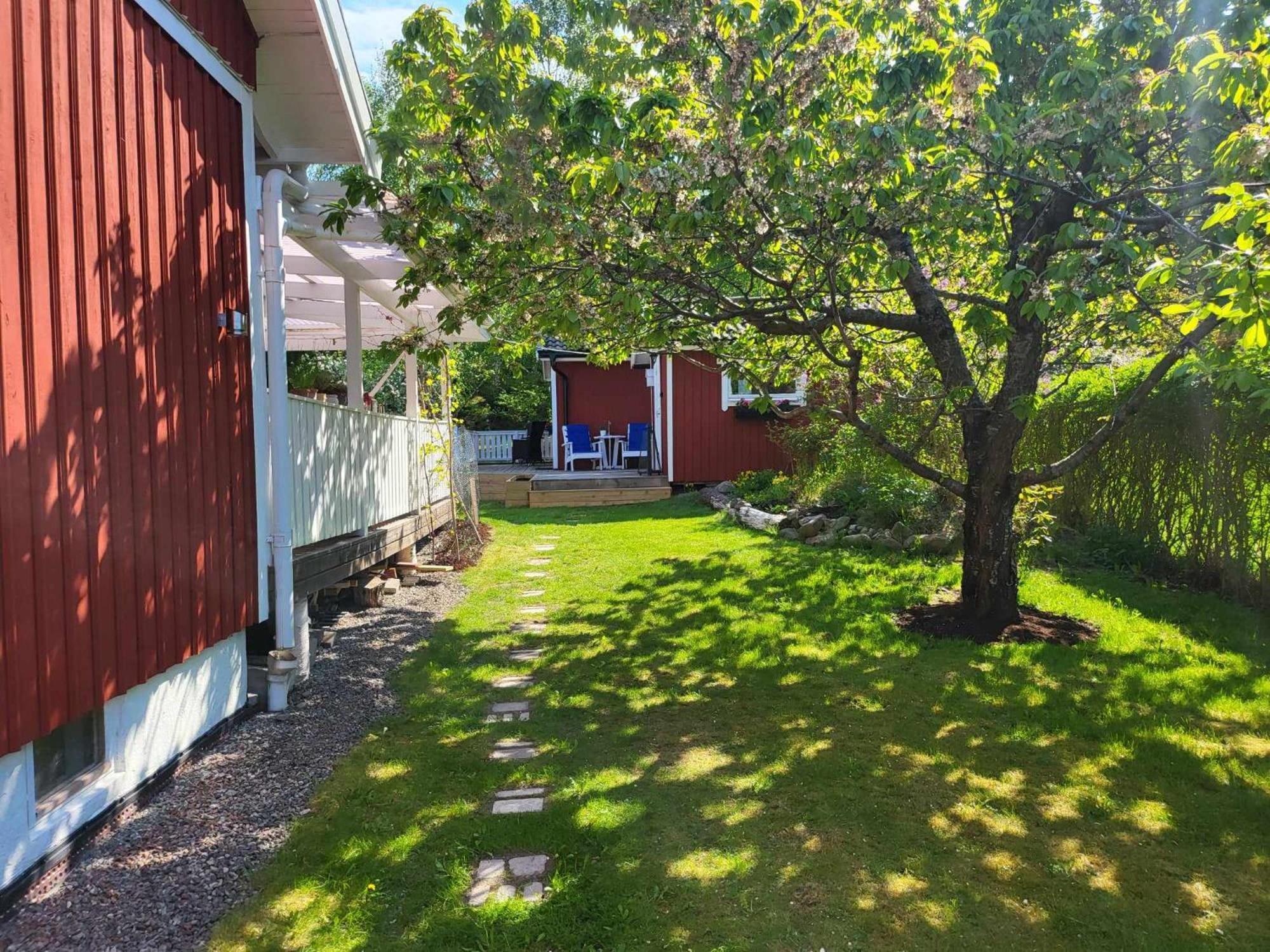 Minihus Med Stor Traedgardstomt Naera Golf Och Hav Villa Trosa Ngoại thất bức ảnh
