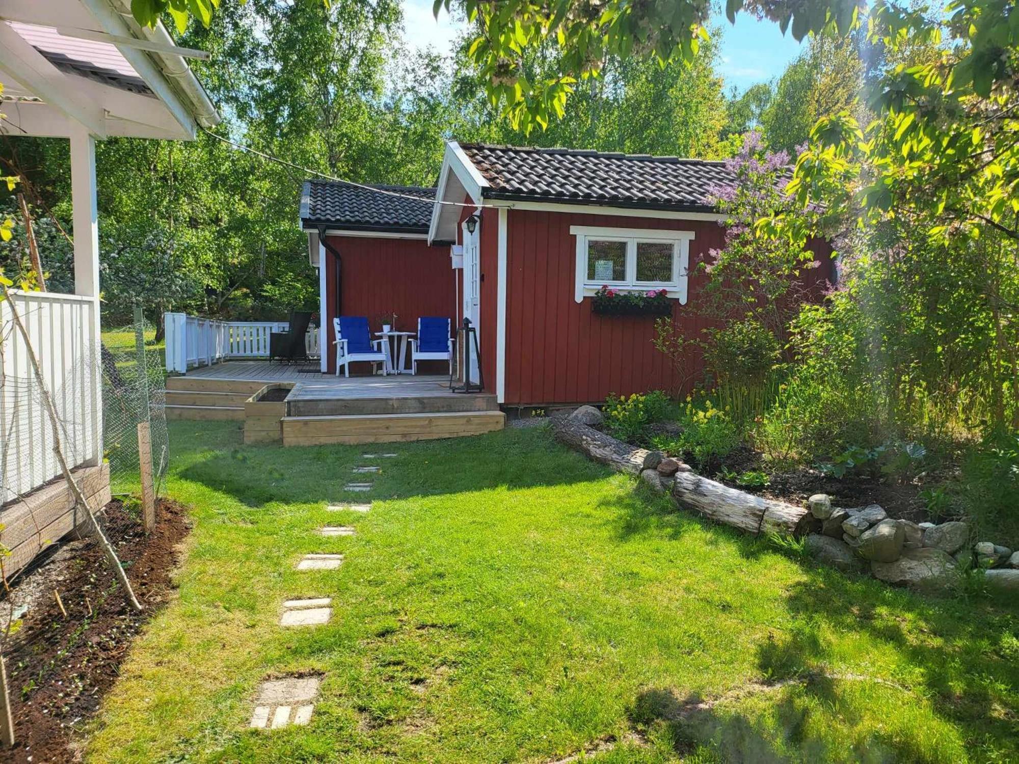 Minihus Med Stor Traedgardstomt Naera Golf Och Hav Villa Trosa Ngoại thất bức ảnh